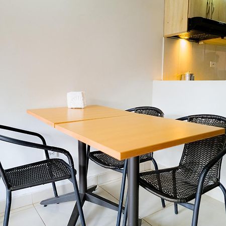 Hostal - Dona Elva A 15 Min Del Aeropuerto Ріонегро Екстер'єр фото