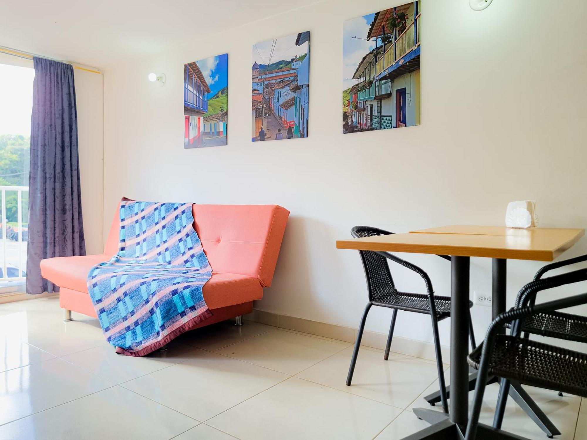 Hostal - Dona Elva A 15 Min Del Aeropuerto Ріонегро Екстер'єр фото