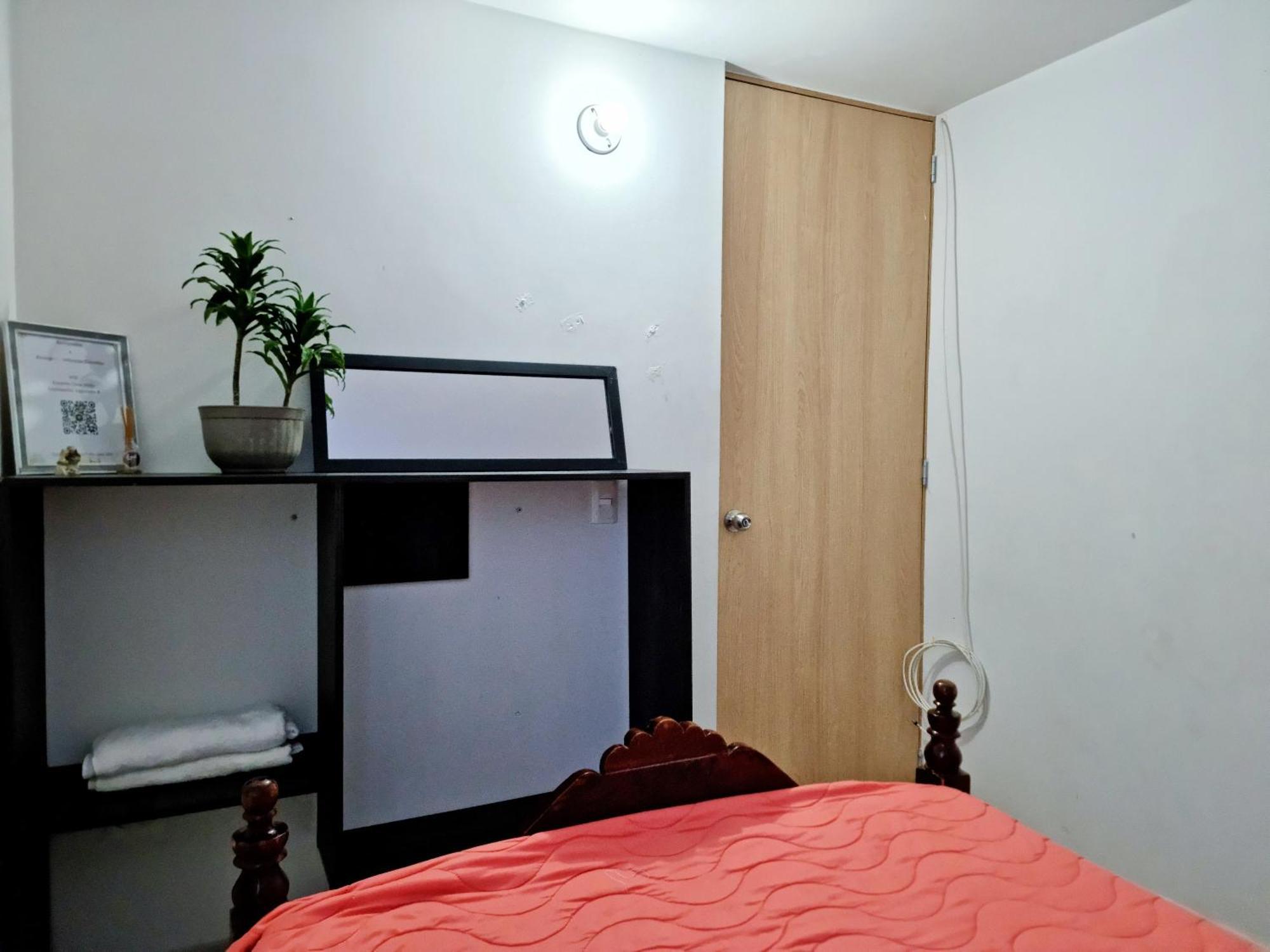 Hostal - Dona Elva A 15 Min Del Aeropuerto Ріонегро Екстер'єр фото