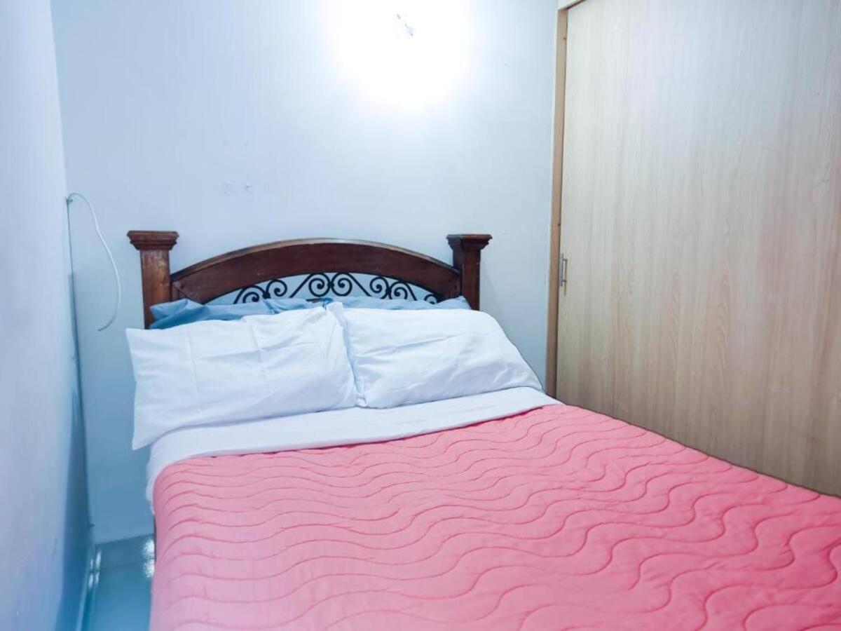 Hostal - Dona Elva A 15 Min Del Aeropuerto Ріонегро Екстер'єр фото